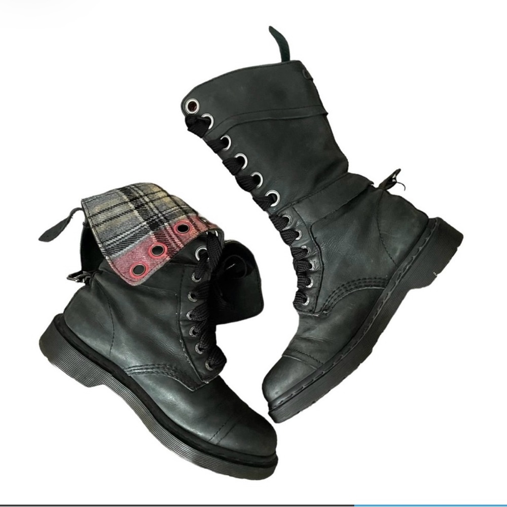 Dr Martens Triumph boots